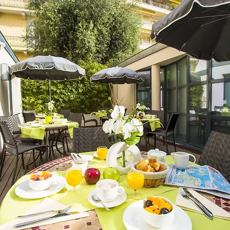 Western Riviera מלון 4*
